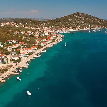 Luxury Seafront With Private Pool *