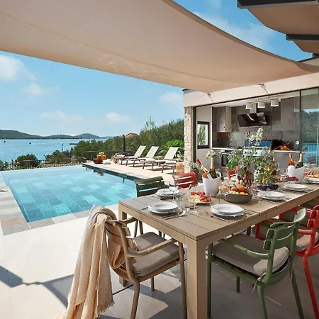 Luxury Seafront With Private Pool Villa Kaprije