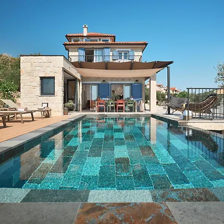 Luxury Seafront With Private Pool *