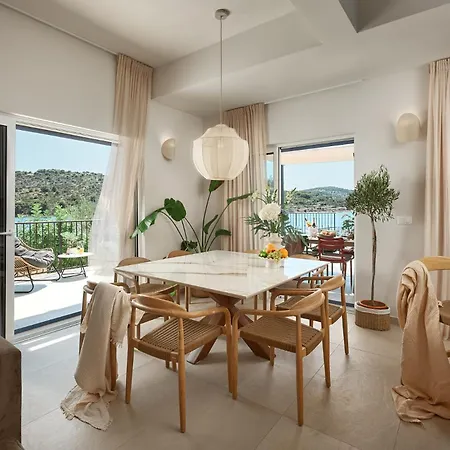 Luxury Seafront With Private Pool *