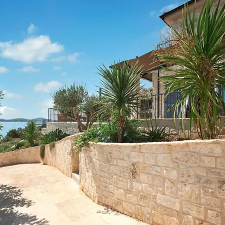 Luxury Seafront With Private Pool Villa