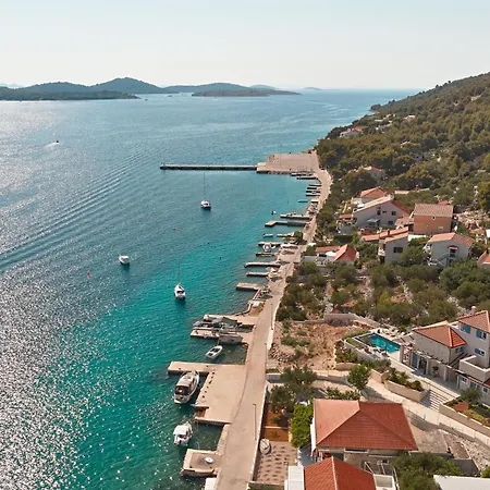 Luxury Seafront With Private Pool *