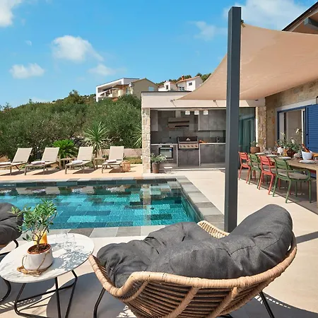 Luxury Seafront With Private Pool Villa