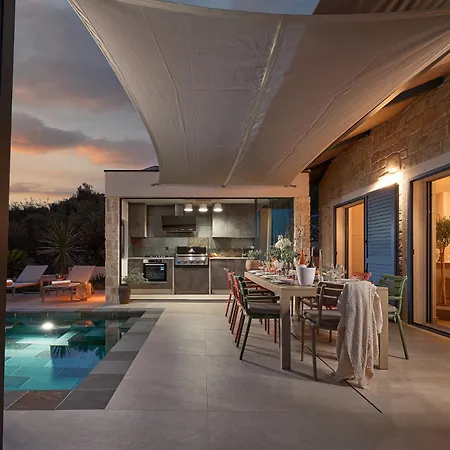 Luxury Seafront With Private Pool Villa