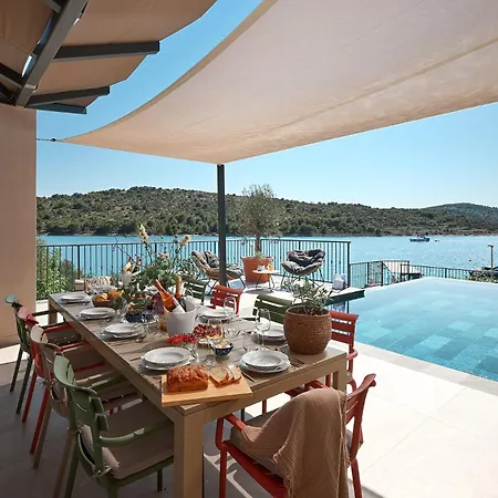 Luxury Seafront With Private Pool Villa