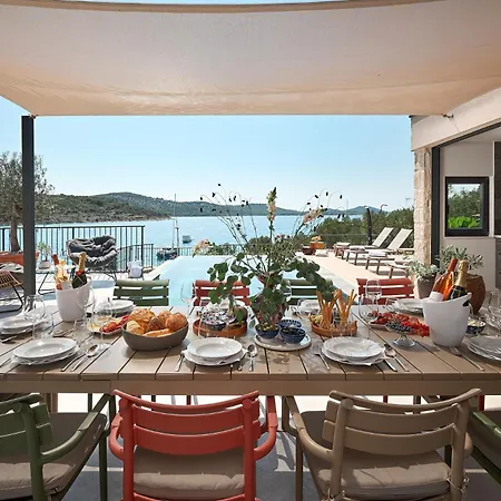 Luxury Seafront With Private Pool Villa Kaprije