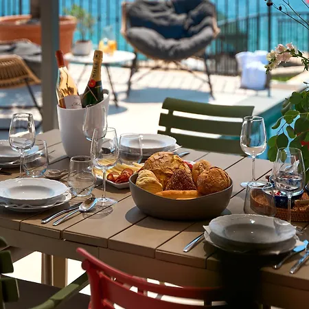 Luxury Seafront With Private Pool