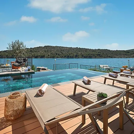 Luxury Seafront With Private Pool * Kaprije