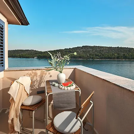Villa Luxury Seafront With Private Pool