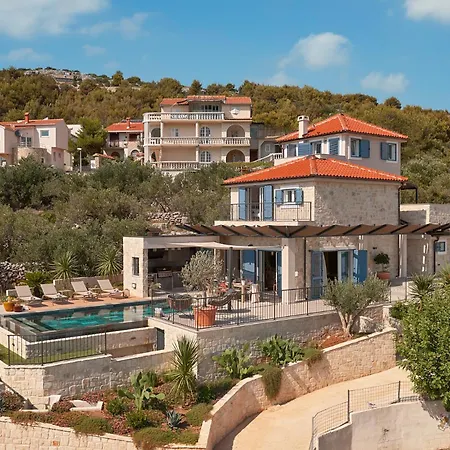 Luxury Seafront With Private Pool Villa Kaprije