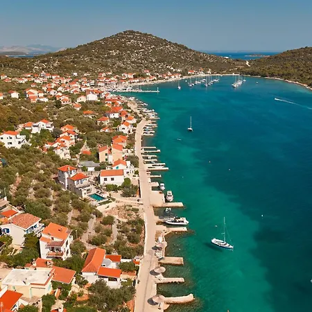Villa Luxury Seafront With Private Pool *