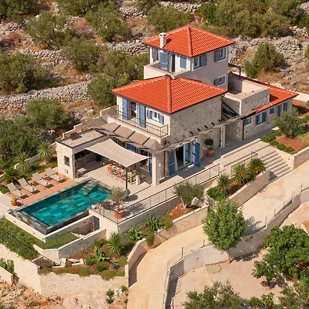 Villa Luxury Seafront With Private Pool *