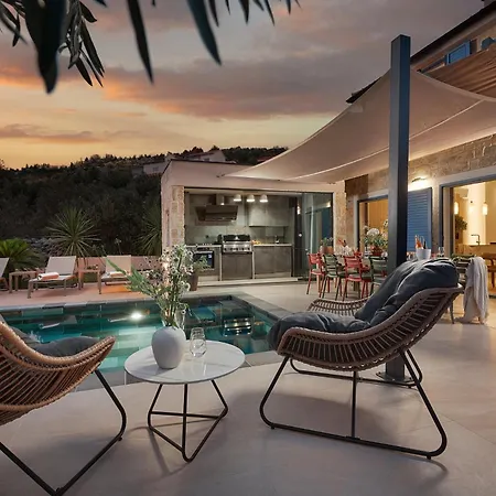 Luxury Seafront With Private Pool Villa Kaprije