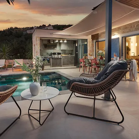 Luxury Seafront With Private Pool Villa Kaprije